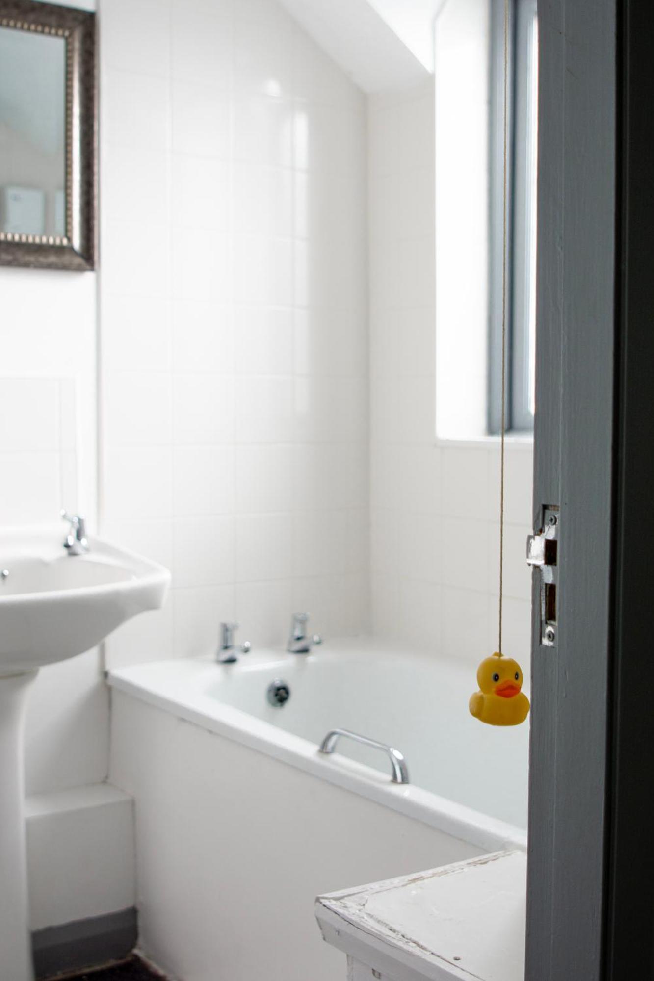 Well-Equipped 4 Bedroom House Close To City Centre ليدز المظهر الخارجي الصورة